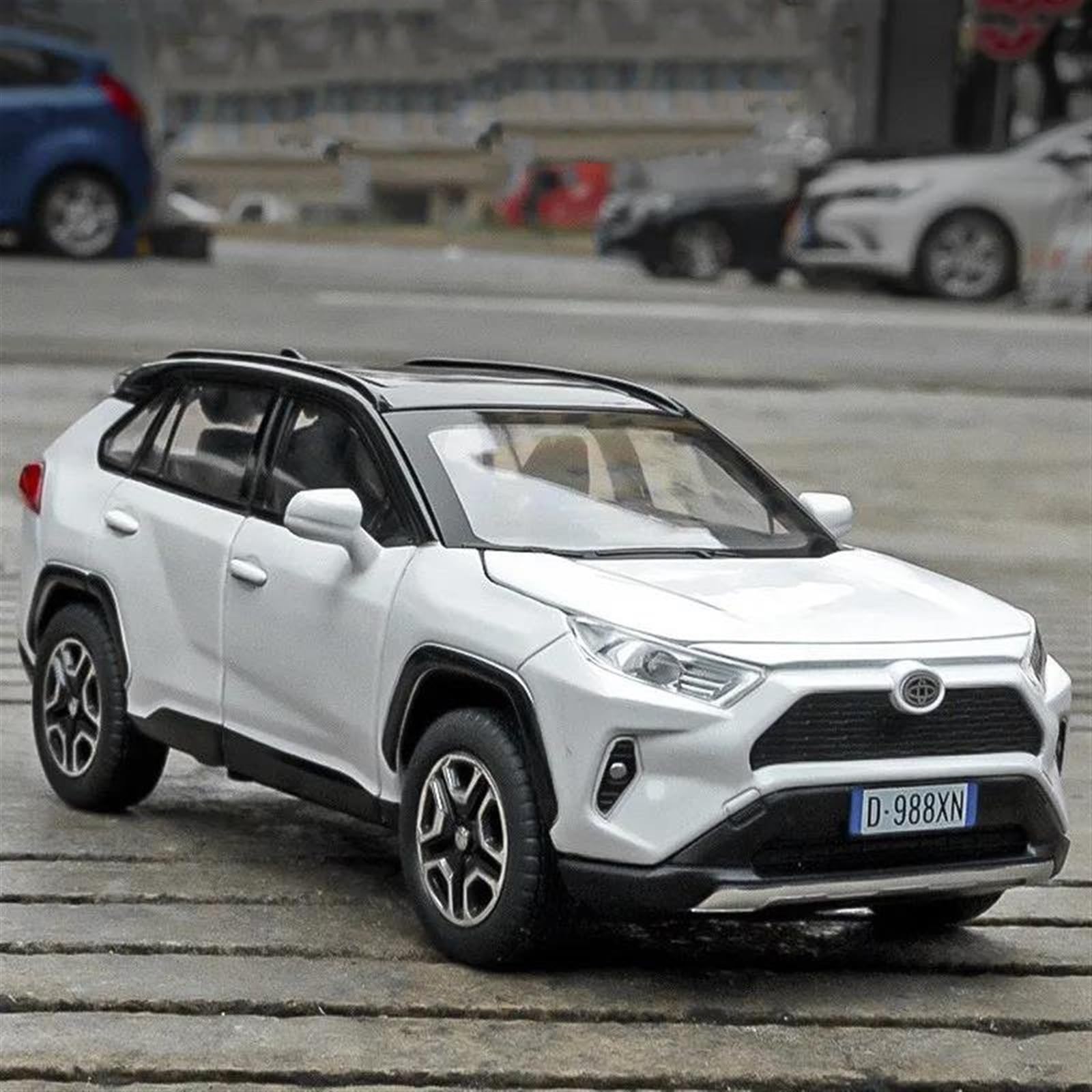 トヨタ RAV4 ホワイト ミニカー プルバックカー　　【超レア】 Amazon.co.jp: スケールモデル車両 1:32 トヨタ RAV4 SUV スケールダイ